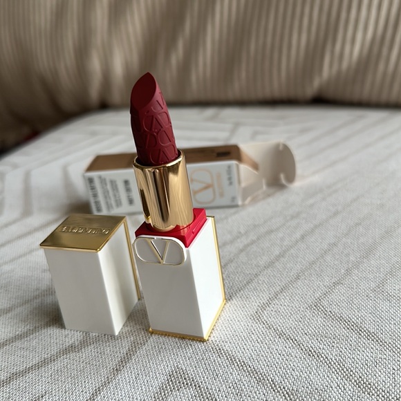 ROSSO VALENTINO EXCLUSIVE PARTY EDITION LIPSTICK undressed velvet matte 111A - Picture 16 of 16